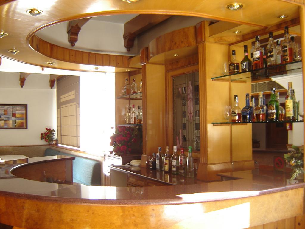 Hotel Baljees Regency Шимла Екстериор снимка