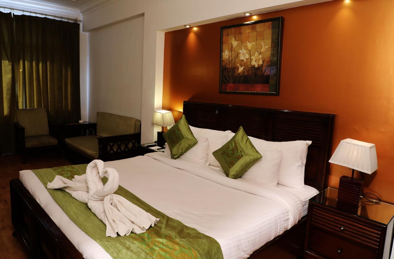 Hotel Baljees Regency Шимла Екстериор снимка