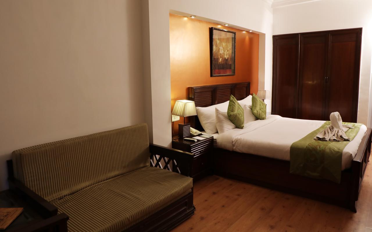 Hotel Baljees Regency Шимла Екстериор снимка
