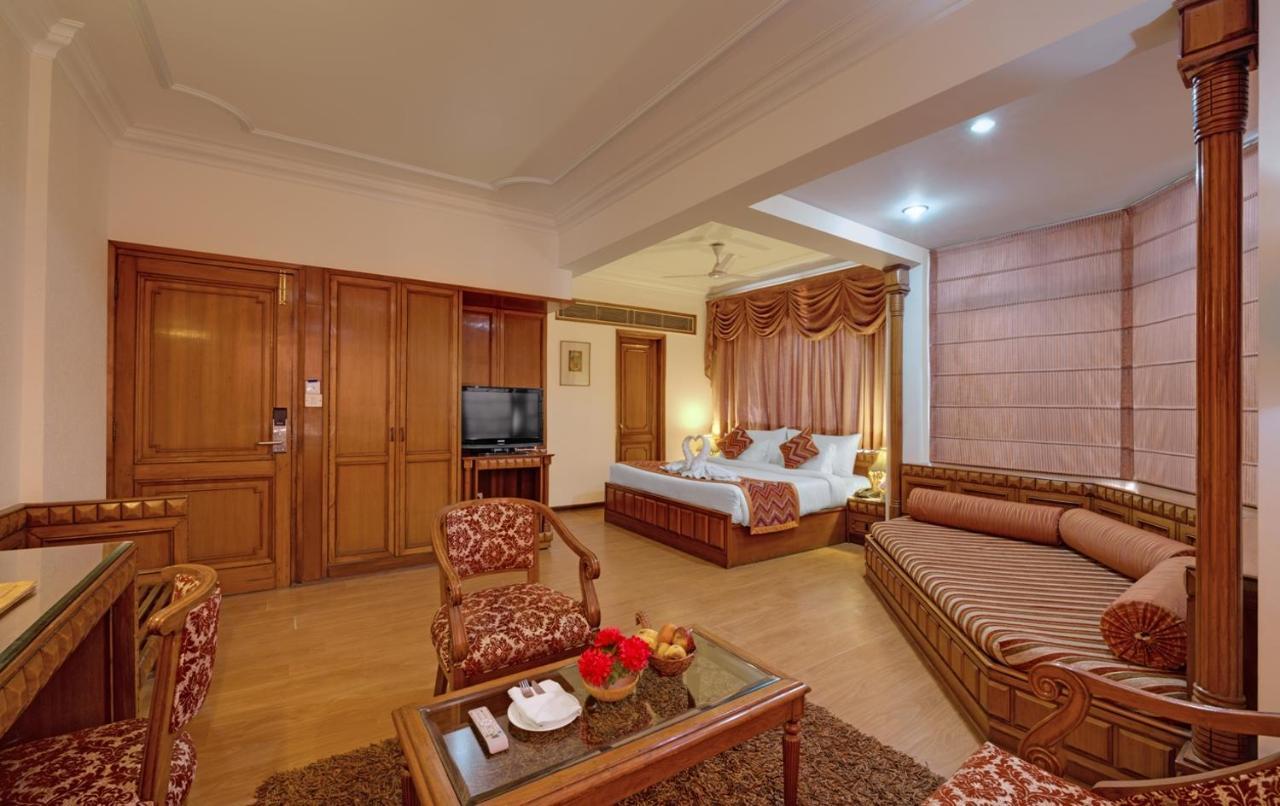 Hotel Baljees Regency Шимла Екстериор снимка